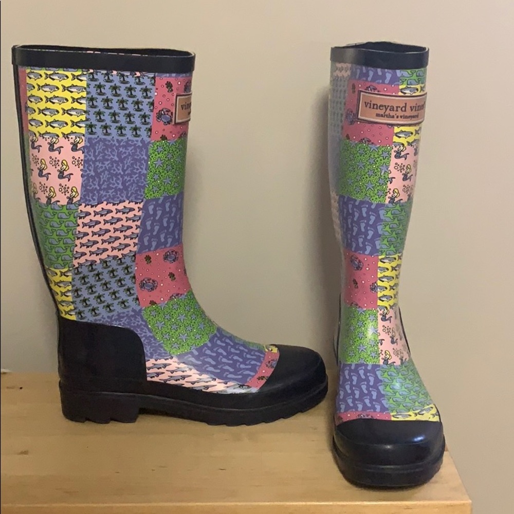 NEVER WORN Vineyard Vine size 8 rain boots